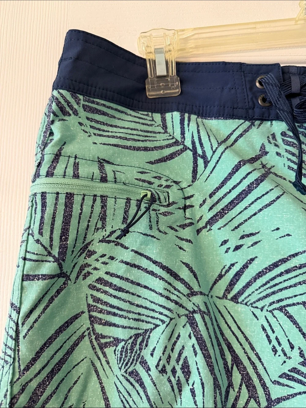 Patagonia Men’s Teal Leaf-Print Swim Shorts with Navy Waistband size 33